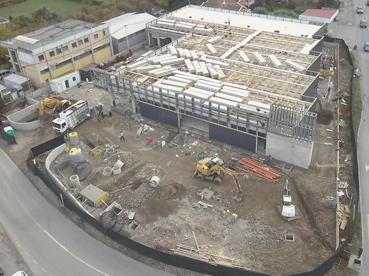 Spoljne instalacije i uređenje terena oko poslovnog objekta
